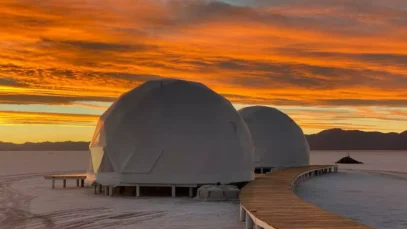O que há atrás de Pristine Camps, o glamping de salinas Grandes: tecnologia, arquitetura bioclimática e 100% de sustentabilidade