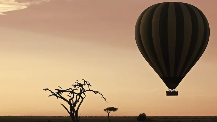 Safári de balão no leste da África: uma experiência única sobre a vida selvagem